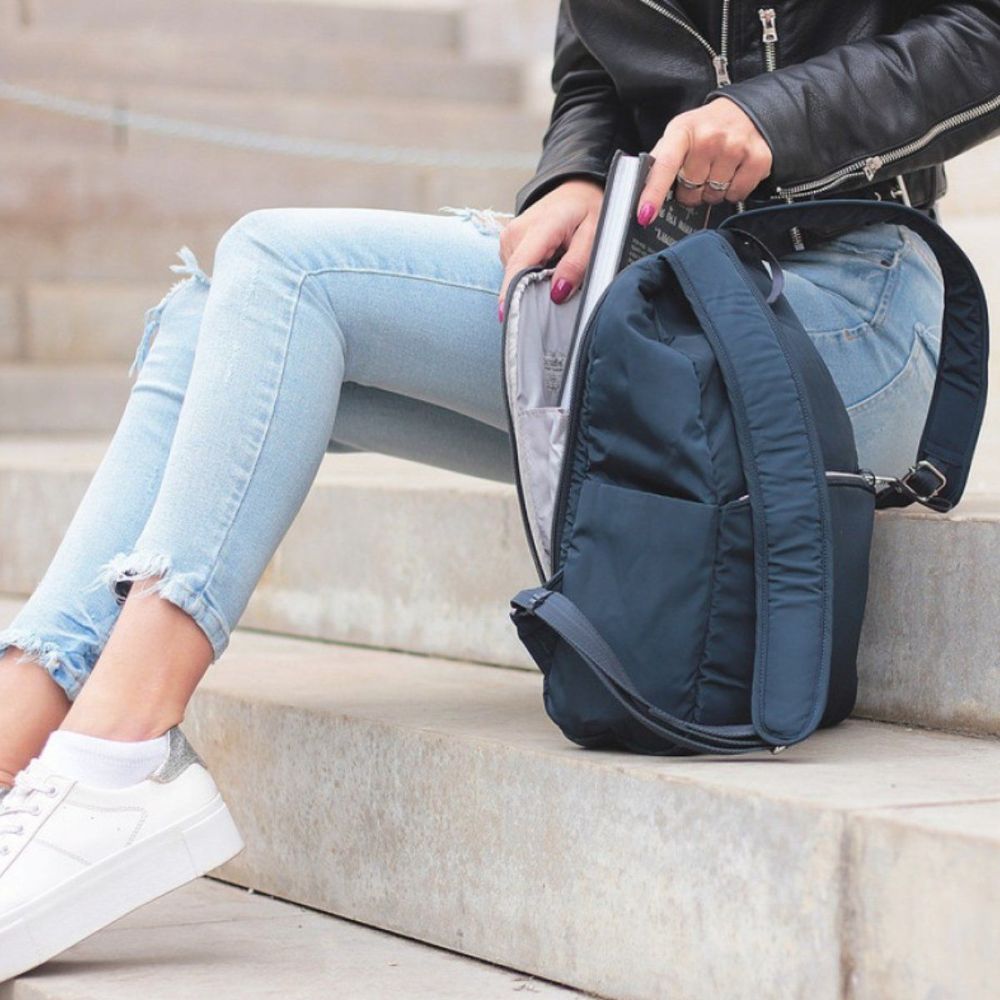 Жіночий рюкзак антизлодій Pacsafe Stylesafe, 6 ступенів захисту